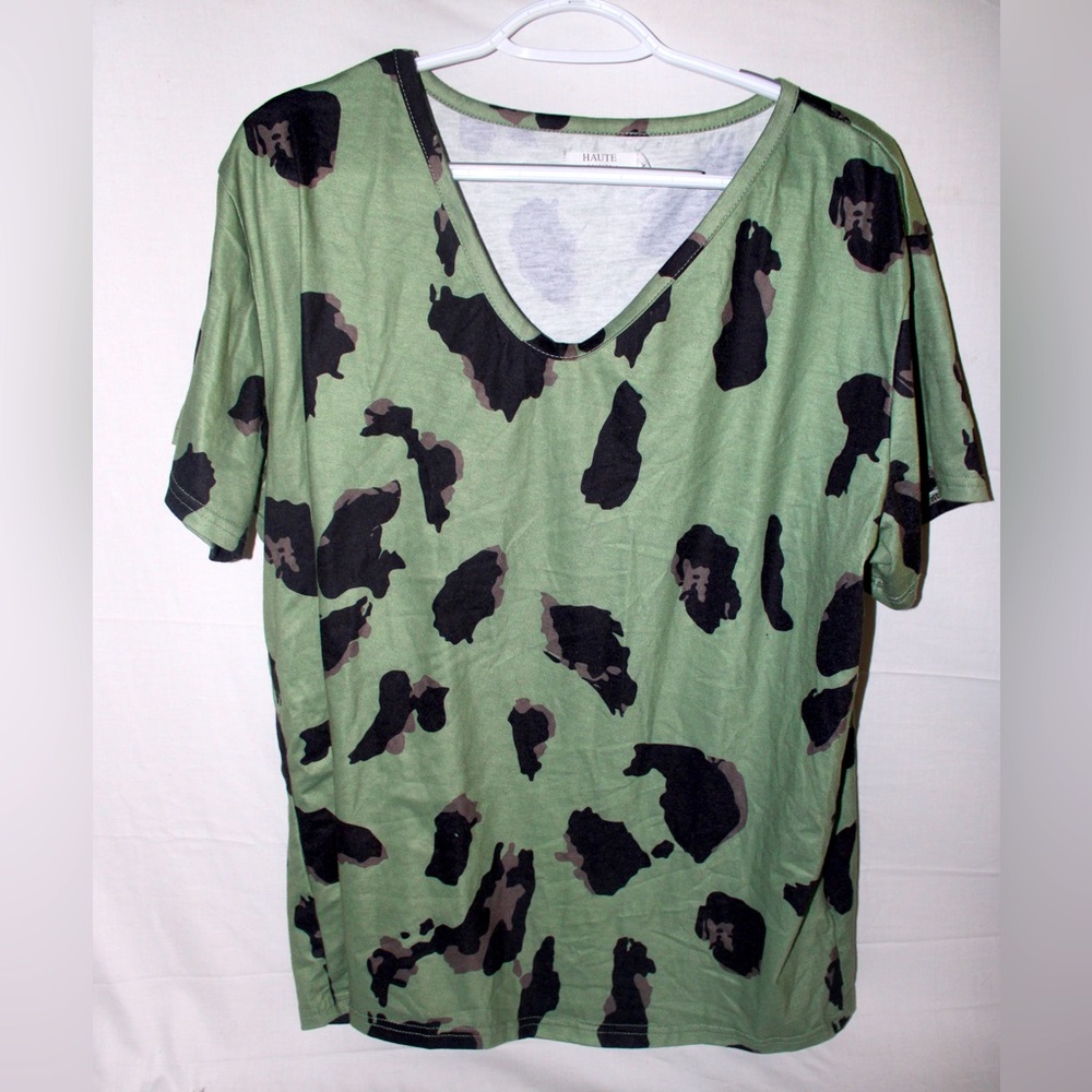 Haute Edition V-Neck Women's Leopard Print Summer Casual Top Tee Green
